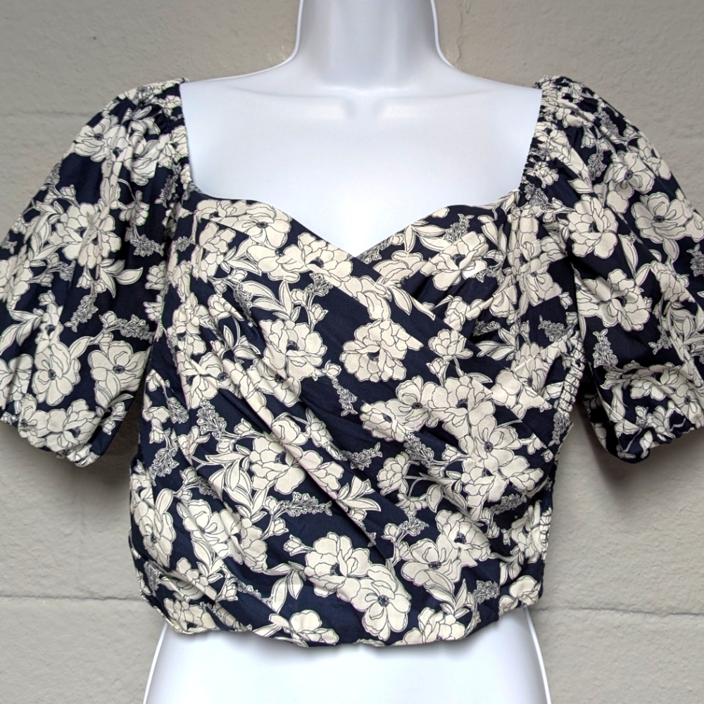 J Crew Blue Zinnia Floral Crop Top Size M Puff Sleeve Elastic Smocking
